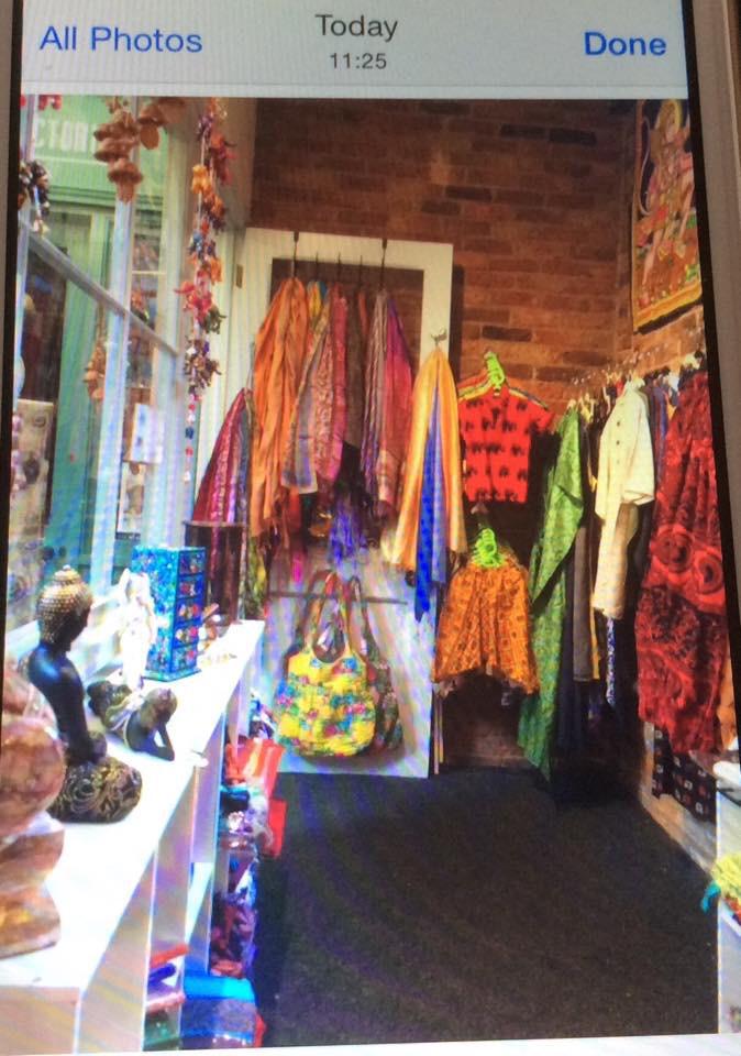 Visiting #Lewes have tea and cake at the Needlemakers Cafe then come down stairs and visit us <a href="/NeedlemakersG/">Needlemakers Gallery</a>