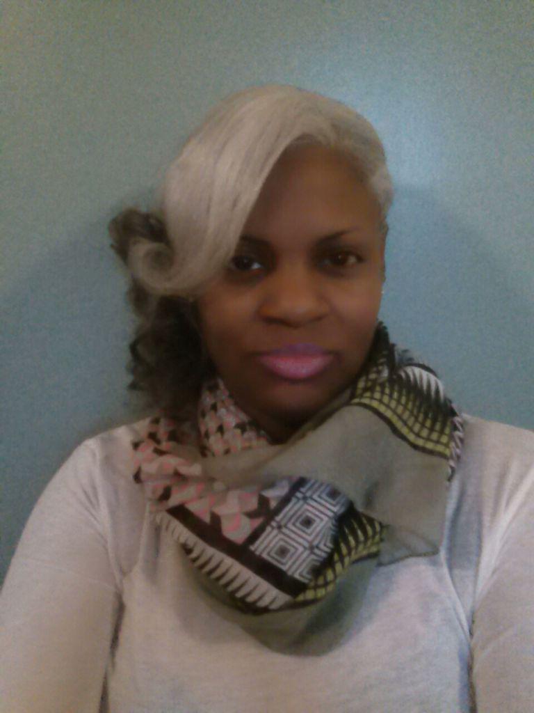SWhite_is_Me's tweet photo. It seems I'm a trend setter....but not on the #grannyhair trend. Just being my natural self ! #PlatinumLocksRock http://t.co/EXq270RDWm