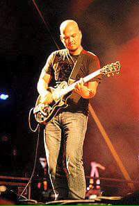 Happy Birthday Joey Santiago!! Ya 50 años cx (Guitarrista en Pixies) 