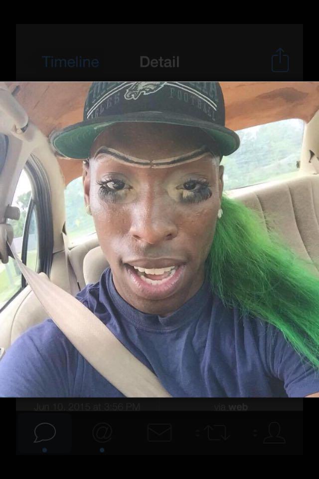 FundsOverBuns's tweet photo. Why tf are his eyebr.. I mean why his hair gr.. Why his eye lashes melti.. Man what the hell is going on here http://t.co/f2ZEmBdzqa