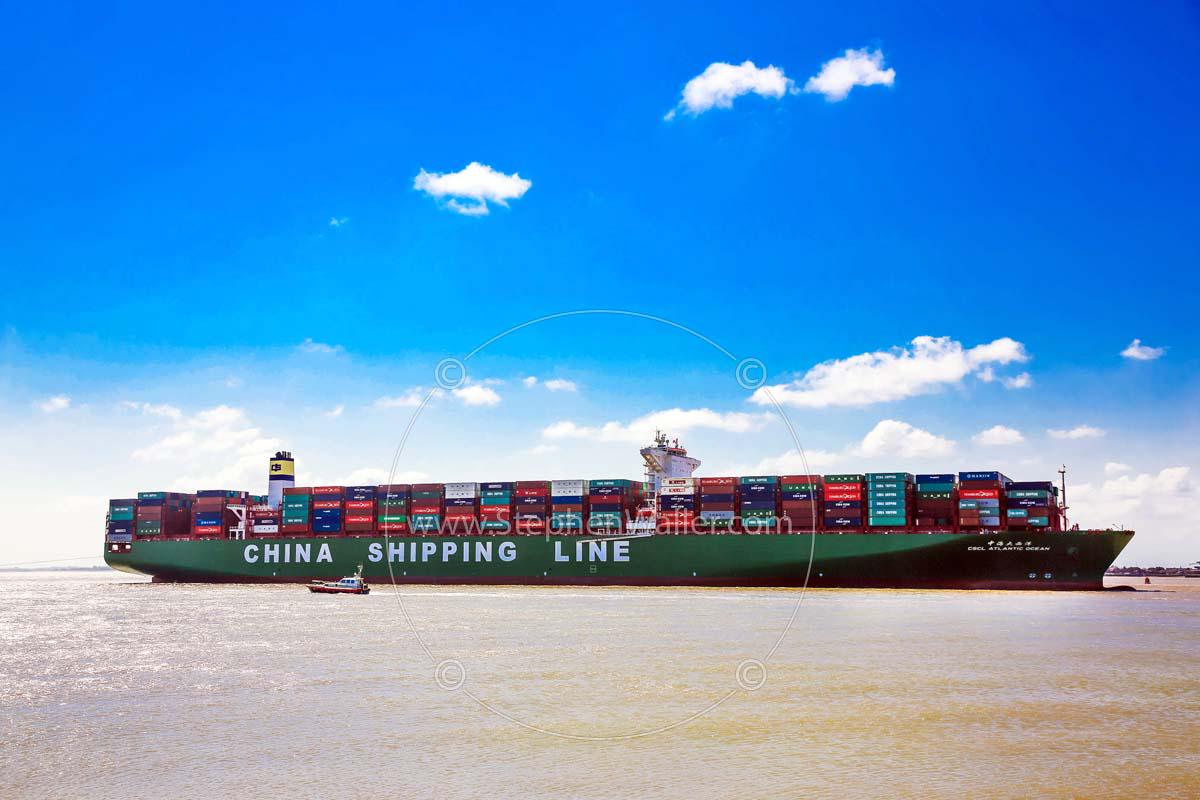 Stephen_Waller's tweet photo. CSCL's Atlantic Ocean makes her maiden call to #Felixstowe #PortofFelixstowe #PortofBritain #Shipping #Summer #CSCL http://t.co/UgVsllInqL