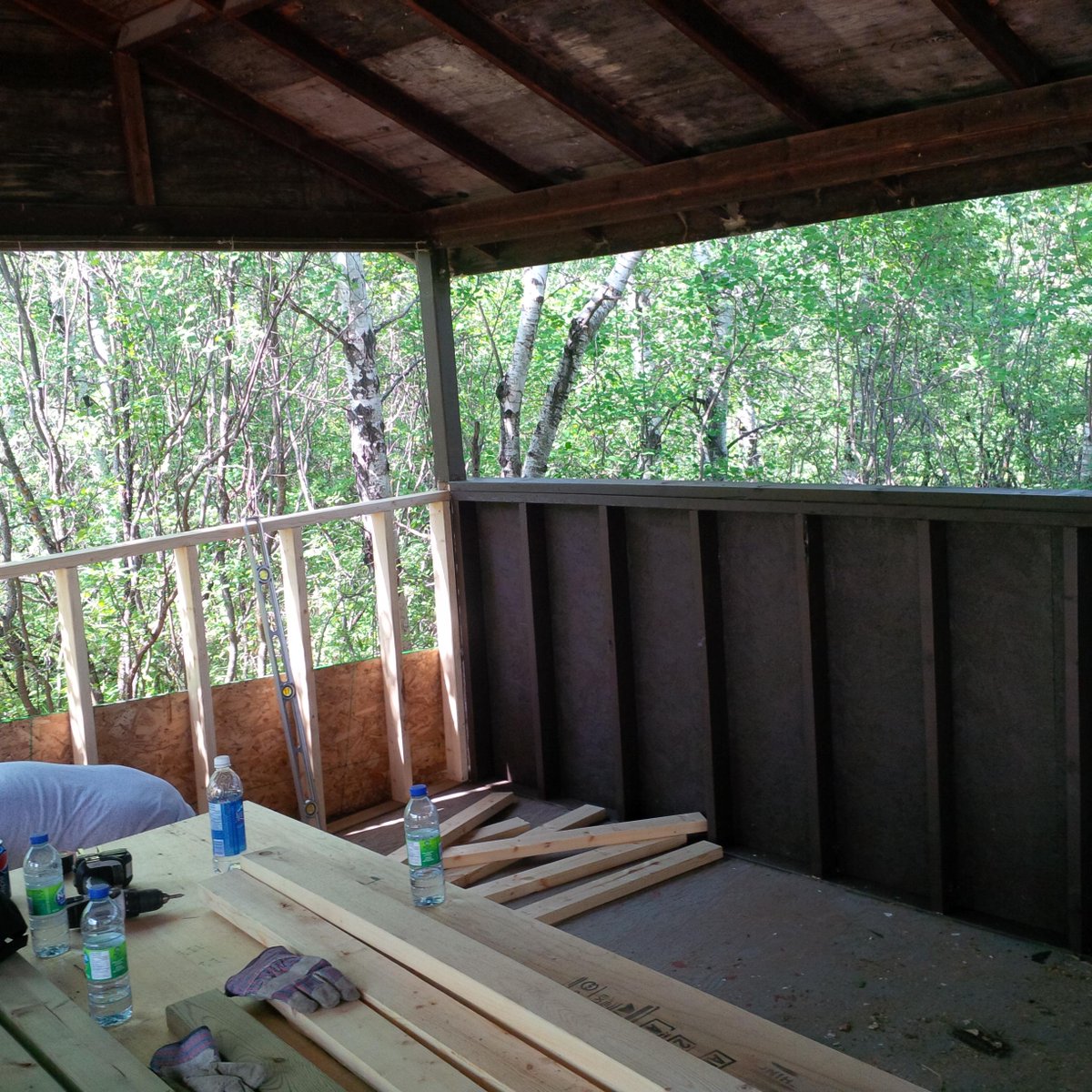 danfolksask's tweet photo. @AirlineHotels Walls going up. Making progress. #DOC2015 http://t.co/IzPMNBdb7I