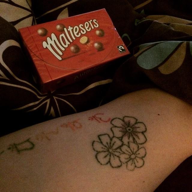 sticknpoke.com #maltesers #bed and #TV 👌🏻 these flowers on my leg need to heal so I can finish them! #sti…
