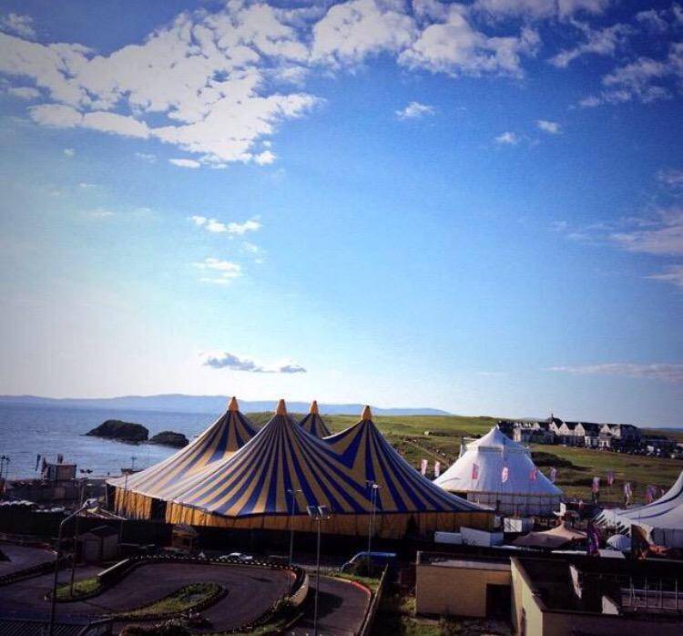 Seasessions's tweet photo. Friday day tix sold out. Final weekend tix to go soon!!! We kid you not!! RT and we'll VIP upgrade a random tweeter! http://t.co/HfIEm3yZg1