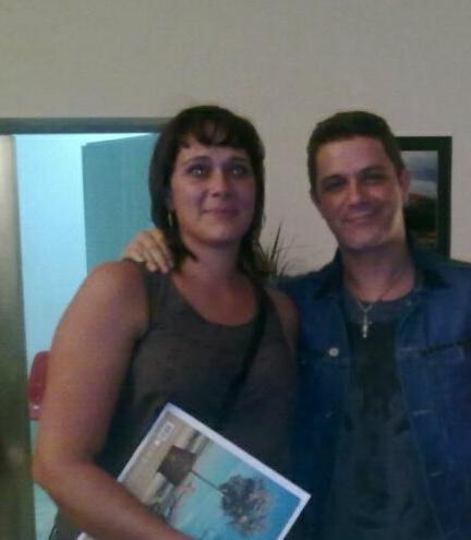 sonrie_siempre3's tweet photo. #ViveLaVoz  Mi sueño hecho realidad, tu musica y tú sois los que dais sentido a mi vida 😘 http://t.co/U8oFoacbIg