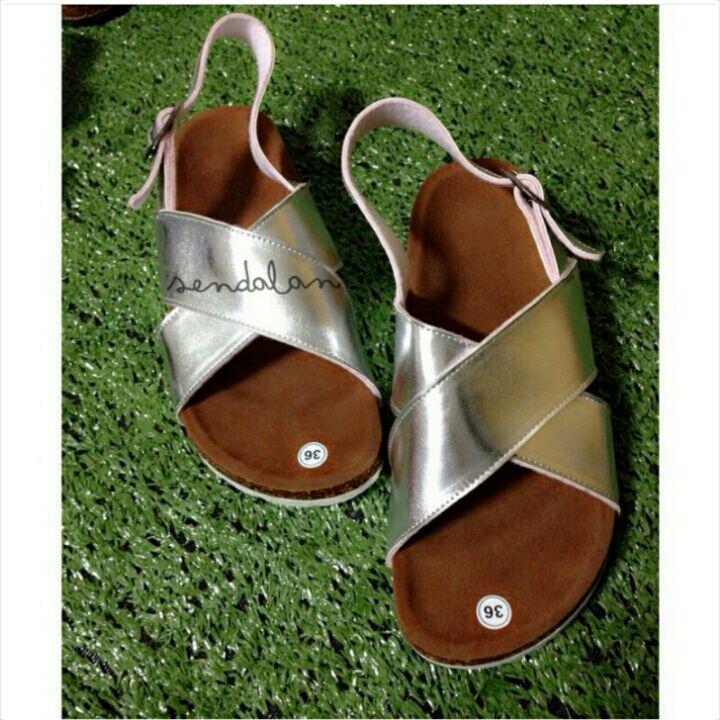 Handmadesendalan. Sendal santai bikin kamu enjoy dan keren..😎 follow ig @handmadesendalan / wa 085272676486