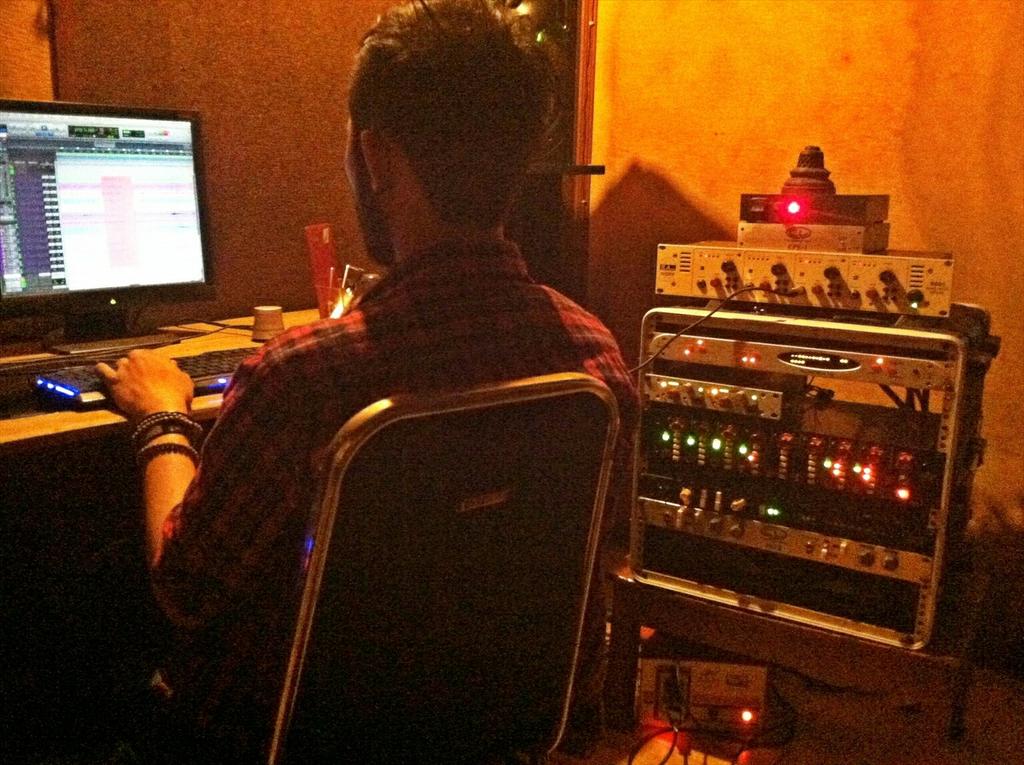 Recording for our new single "Weekend Roll - The New Me" Coming soon!! Yiihaaaaa 🎶