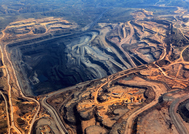 YourNewReality_'s tweet photo. Mining billionaire Gina Rinehart's mate Tony Abbott claims wind farms more 'visually offensive' than coal mines. http://t.co/OIKrbIxuEY