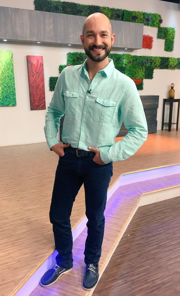 EnriqueAlcocer's tweet photo. Siempre con lo mejor en @TuCiudad_Es gracias a @ExpressLife #ExpressMX 👕 #Style #VengaYa !!! http://t.co/Im3zsoEROM