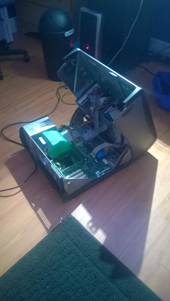 Dustin_Churaman's tweet photo. Get old computer to tinker with? Great! Have no idea why it wont turn on? Not so great.... http://t.co/bRXsA49iCc