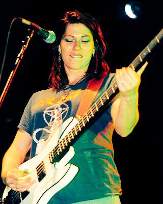    Happy birthday Kim Deal! ¡Feliz cumpleaños ! 