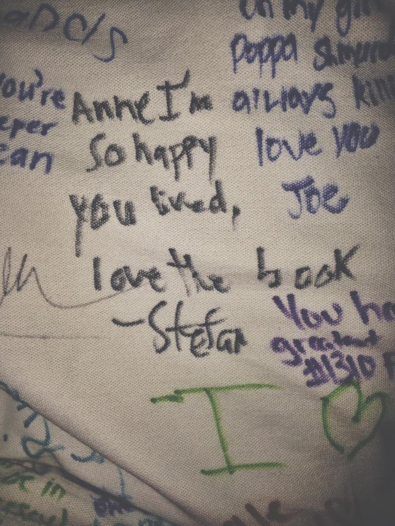 jumazzotta's tweet photo. "Anne I'm so happy you lived, love the book" #ImNotEvenJewish @stefanjoannou http://t.co/LxzeUdCm9b