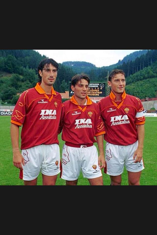 MMagnozzi's tweet photo. @MarcoDelve24 #esegnosempreio #uomoderby #volasupermarcovola #bomber ciao grandissimo Marco sei un grande Forza Roma http://t.co/XDomUtbTUl