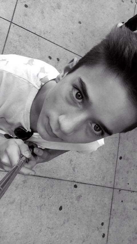 danielcvfans's tweet photo. If he looks like this on accident, imagine what he looks like on purpose http://t.co/oNFA6O1NBw