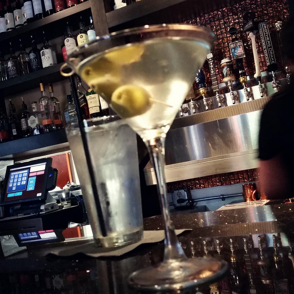 OMEGANON's tweet image. Great food AND great blues tonight @Natalies_Coal! #ShaunBooker, #SeanCarney, #BobbyFloyd, &amp;amp; I will be on in 1 hour!