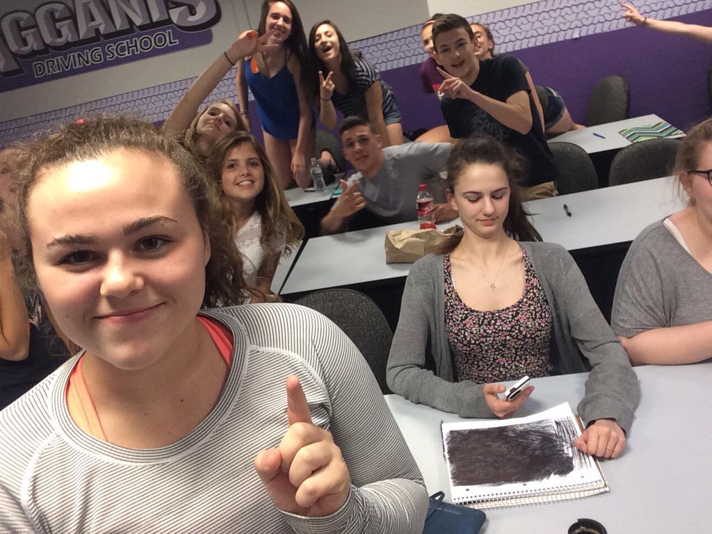 michaelaboyle16's tweet photo. happy drivers Ed love the most talkative class in Agganis Driving School 💚💚 #mikeman http://t.co/SPrF3uvKiq
