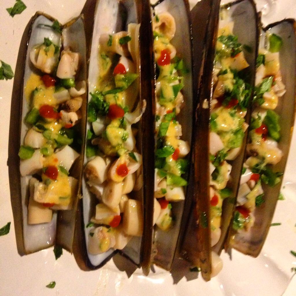 swerther's tweet photo. This is how razor clams are done at home with Holly. http://t.co/4ctCfrsEZH