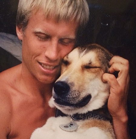 BuzzFeed's tweet photo. This man’s heartbreaking tribute to his dog is incredibly moving http://t.co/mZ8dTqnhxR http://t.co/VxdLWkbs01
