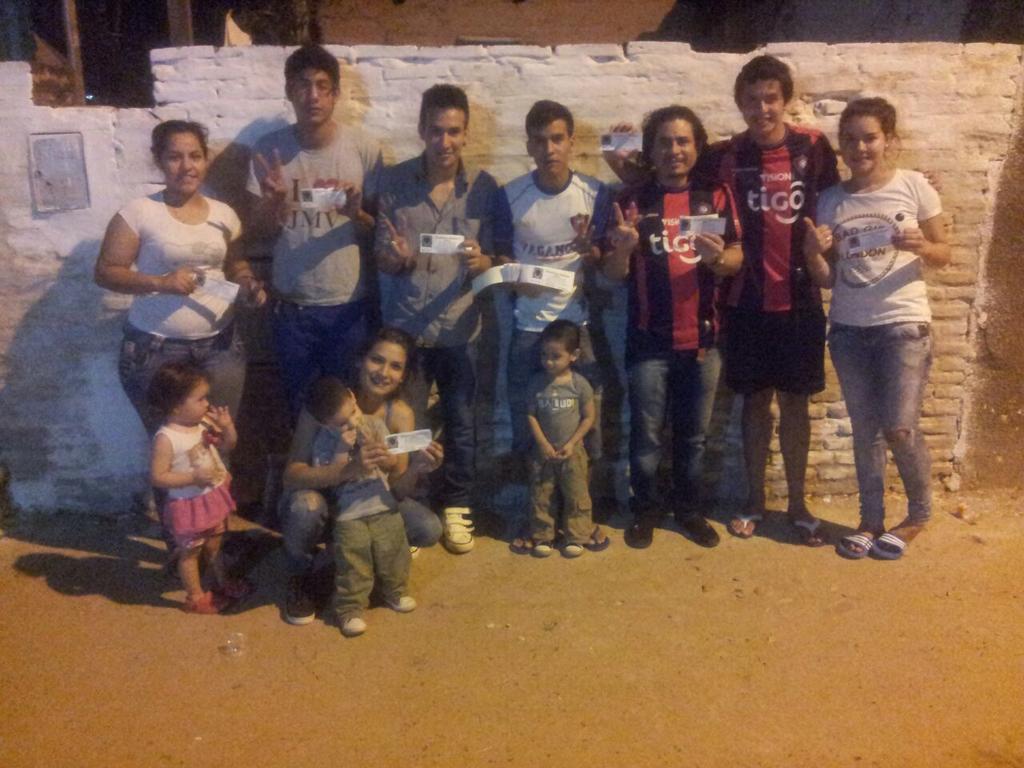 CompAzulgrana's tweet photo. En el Barrio Santa Lucía ya todos compraron sus nros para la rifa de #CompromisoAzulgrana @CompAzulgrana
Excelente http://t.co/FNVc9Kzzhf