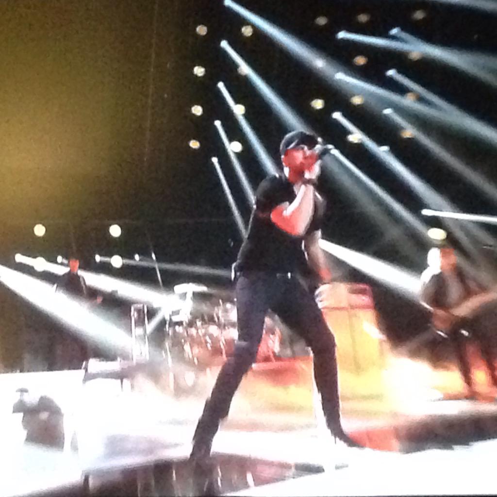 MrsMarissaDavis's tweet image. I LOVE #LukeBryan 😍😘💋❤️ My favorite performance of the night! #CMTawards #RUCSC