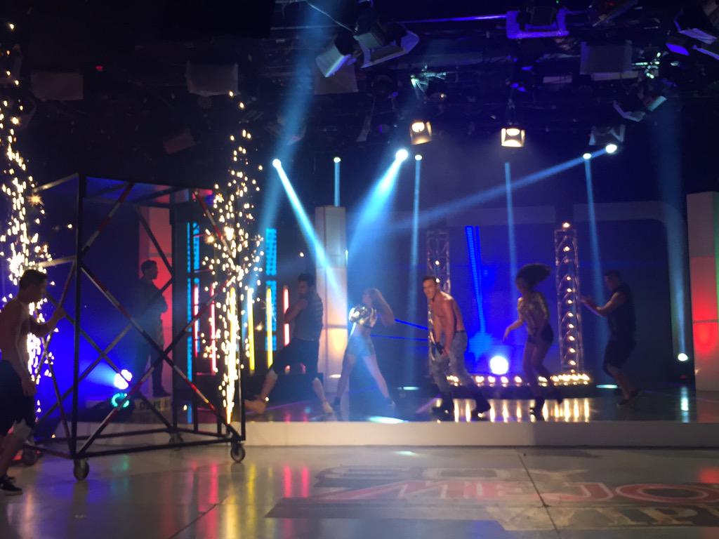 tcsoyelmejor's tweet photo. Aquí te dejamos LAS MEJORES fotos del show de @RAYO012. ¡Vota por él! Te recordamos su hashtag #SeQuedaRayo. ¿Ganará? http://t.co/a3QENQX4FZ