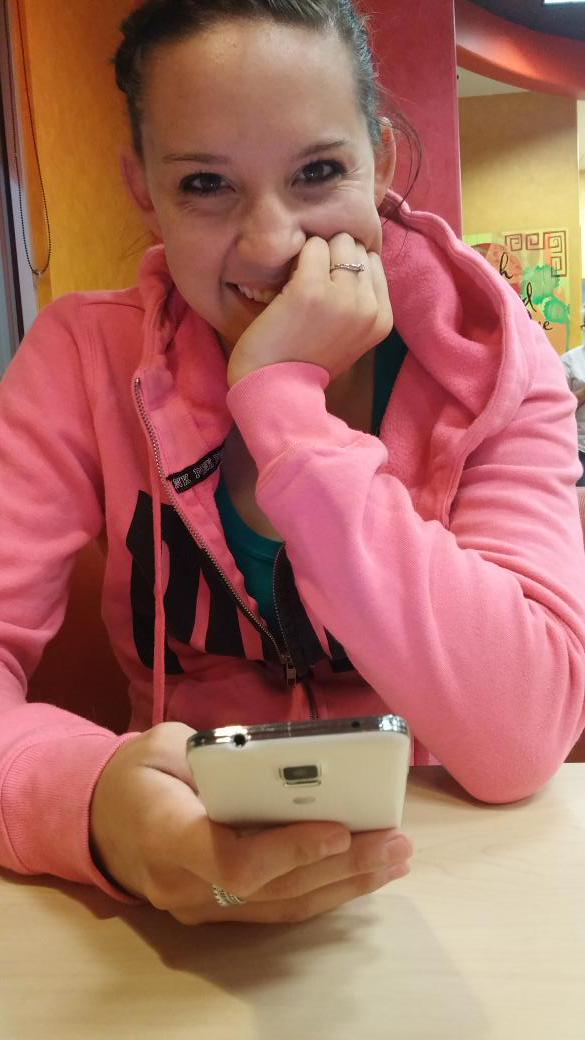 jeronscott's tweet image. Forza horizon 2 dinner date and camping out in the living room?!?! She's more than a #wcw she's me hero @kayleec_14