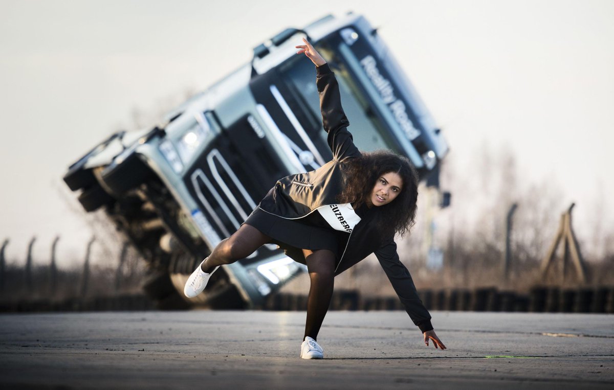 In deze aflevering van #RealityRoad: gewaagde stunt met een Volvo FH: youtube.com/watch?v=GjQvhi…
