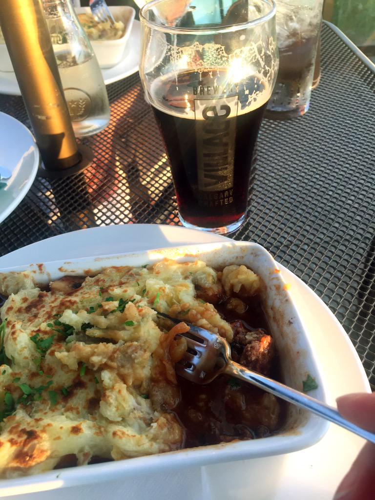 nessincalgary's tweet image. Dinner with a stunning view! Thanks for taking such good care of us Sara! 😃#capturecalgary