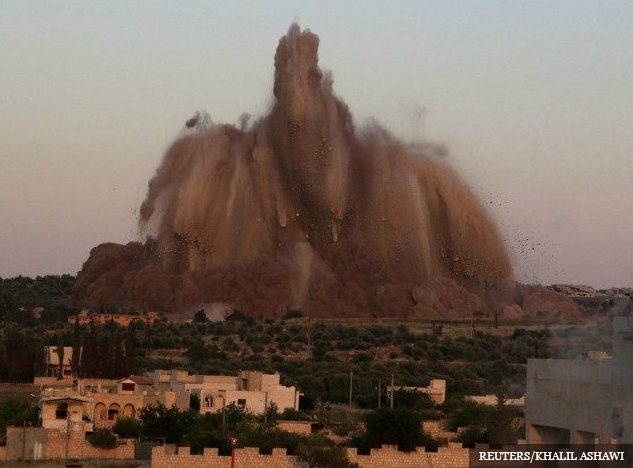 terror_monitor's tweet photo. #ISIS in #Iraq & #Syria using tunnel bombs as a potent new weapon to blow up buildings. #DefenceOne. http://t.co/T4v4BWTWfl