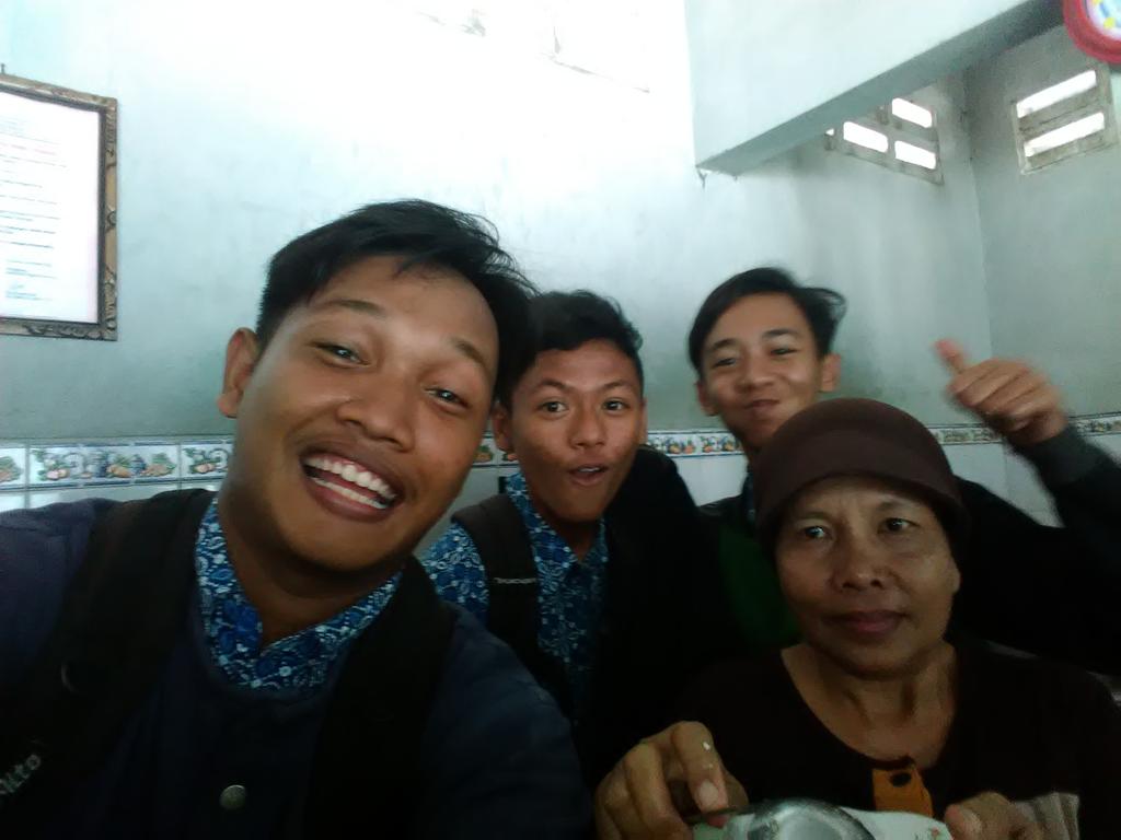 helmadeee's tweet photo. Nih kelas X-F @SMAN8SMG http://t.co/meUlJUymjk