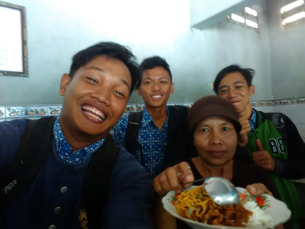 helmadeee's tweet photo. Nih kelas X-F @SMAN8SMG http://t.co/meUlJUymjk
