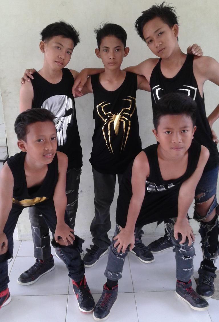dedenjaparsidik's tweet photo. #R4INBOW perform at #NebaxOne http://t.co/EUhMlqcSoi