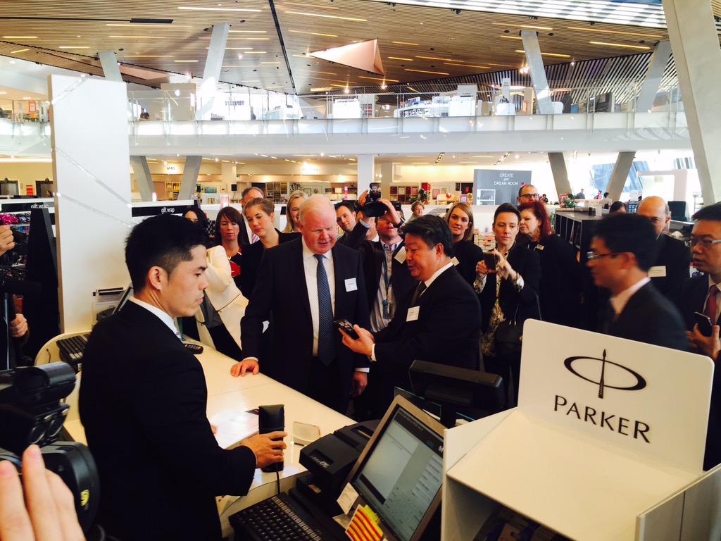MikeRPSmith's tweet photo. Launch of Australia's first contactless for #UnionPay is a great initiative for our 800k Chinese visitors w/ @myer http://t.co/kqBKTL4jqE