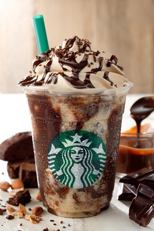 icedaisuki01's tweet photo. スタバの新作はチョコだよ♡

ザクザク食感がクセになる
『チョコレート クランチ フラペチーノ』
6月3日から発売！

夏ならではのちょっと贅沢で
涼しげなチョコレートデザート♡ https://t.co/cdDdAmK2ac