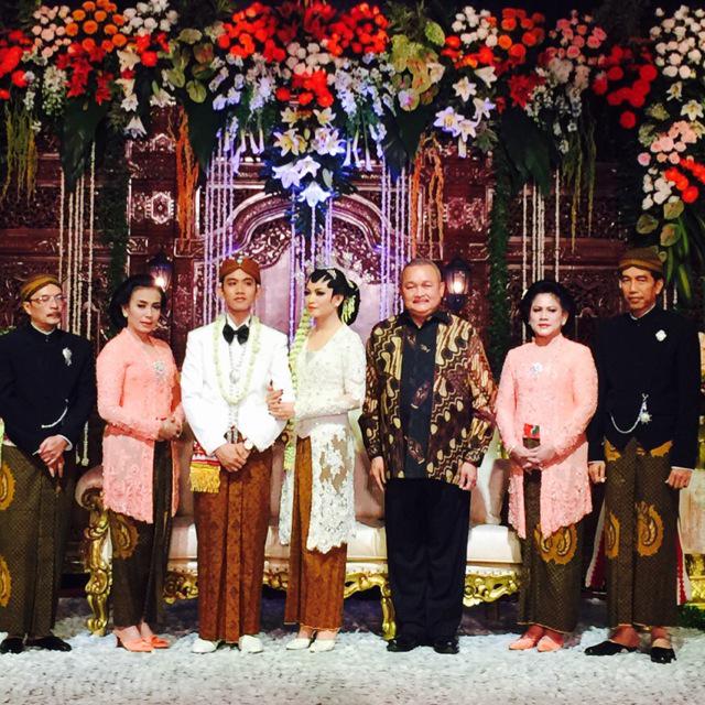 alexnoerdin's tweet photo. Selamat Menempuh Hidup Baru Gibran &amp; Selvi http://t.co/WmbtwuWzWe