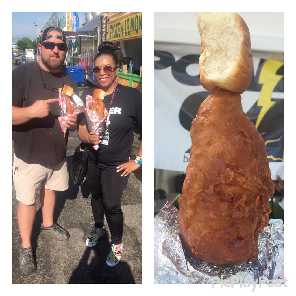 TheMsMagic's tweet image. THE REAL DEAL! #ChickenOnAStick @funtimefoodscha next to the #BudLight Stage #FUNTIMEFOODSCHA #RIVERBENDFESTIVAL