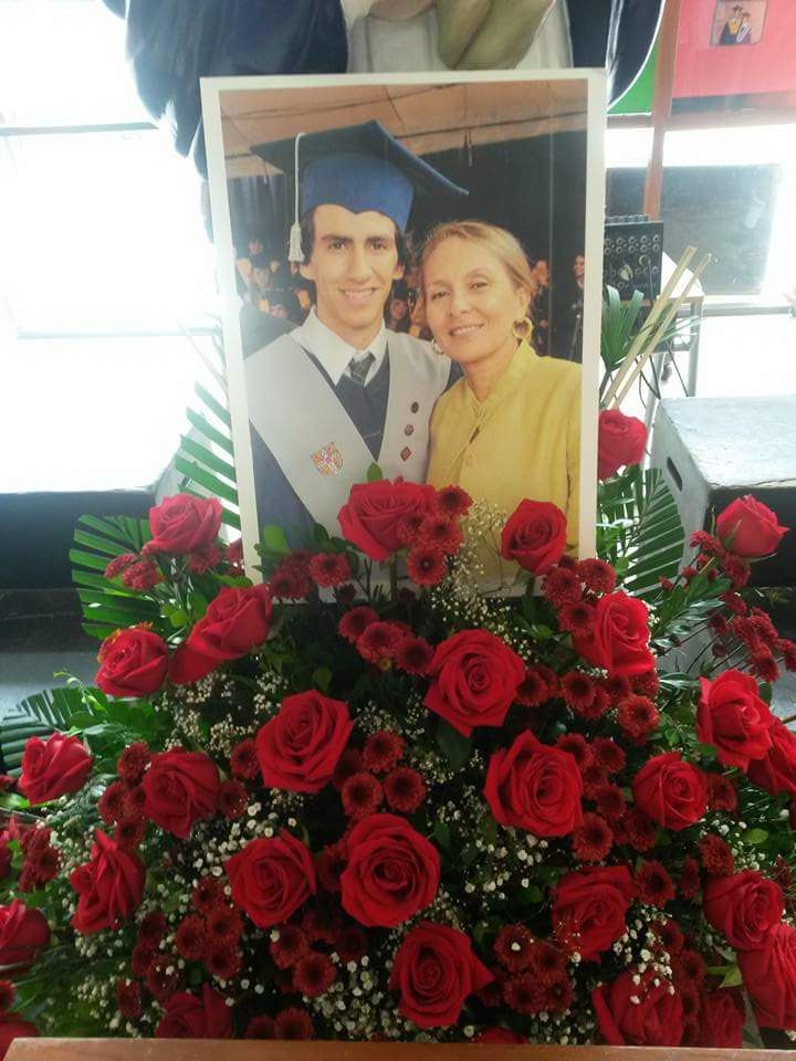 CausaRenato's tweet photo. Porque mejor es un día en tus atrios que mil fuera de ellos...
Salmos 84:10
#PorSiempreRenato #1Año http://t.co/JhZDg5Gh6W