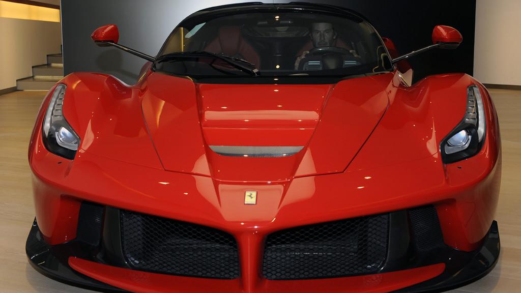 Keanu Reeves: Ferrari is the Dream !!