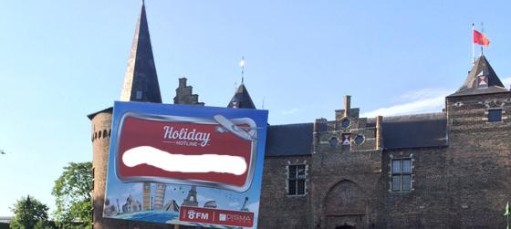 Hij staat er weer! de #radio8fm reporter met de eerste 8 cijfers van de #HolidayHotline!