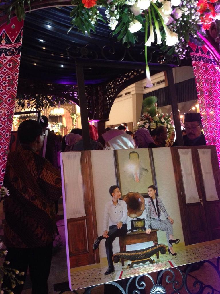 Suasana Meriah Resepsi Pernikahan Putra Sulung Jokowi, Gibran-Selvi di Solo. #JokowiMantu