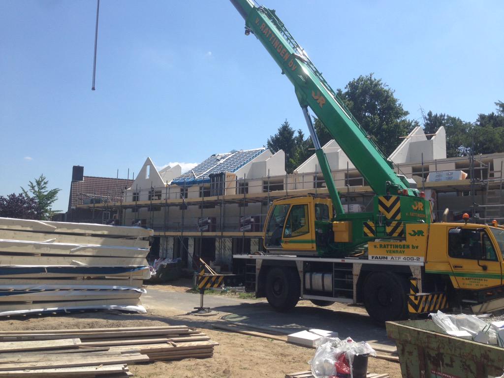 Eerste dakplaten liggen erop!! #meerishof #leanplanning
