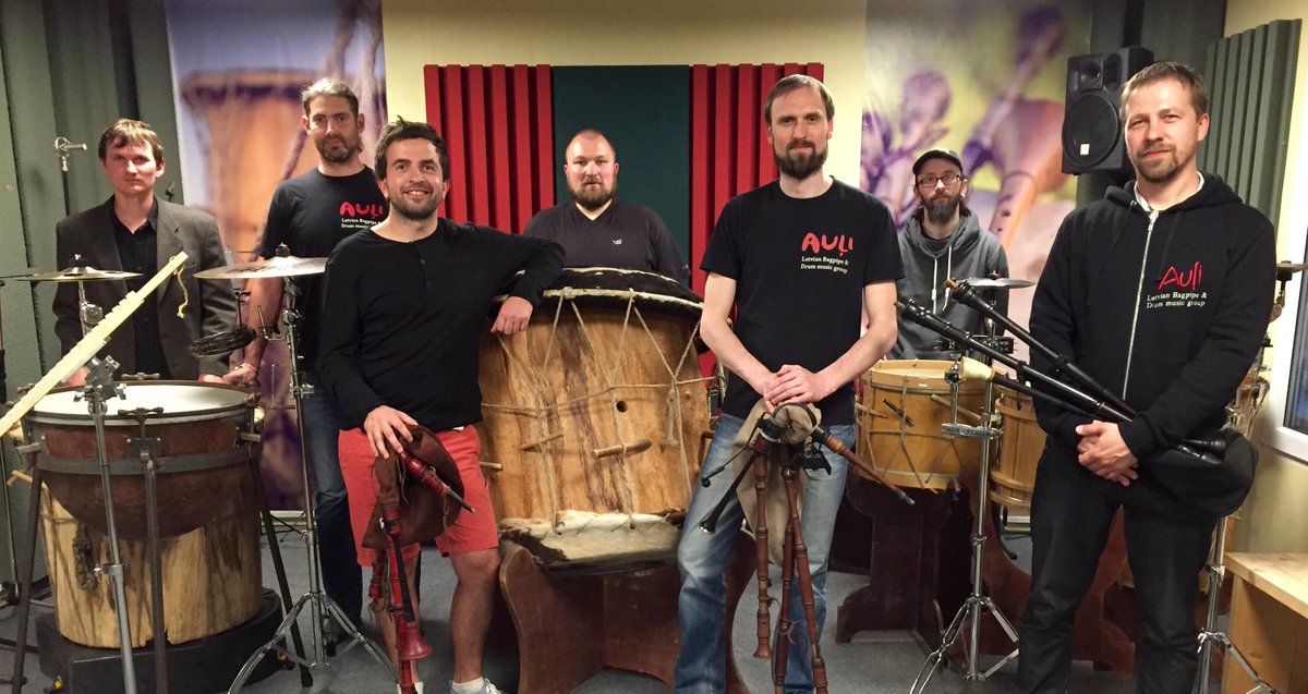 Jauns albums top jaunā studijā! Noskaties video no <a href="/Auli_Etnotranss/">Auļi</a> ieraksta tapšanas:
bit.ly/1e5aVUU