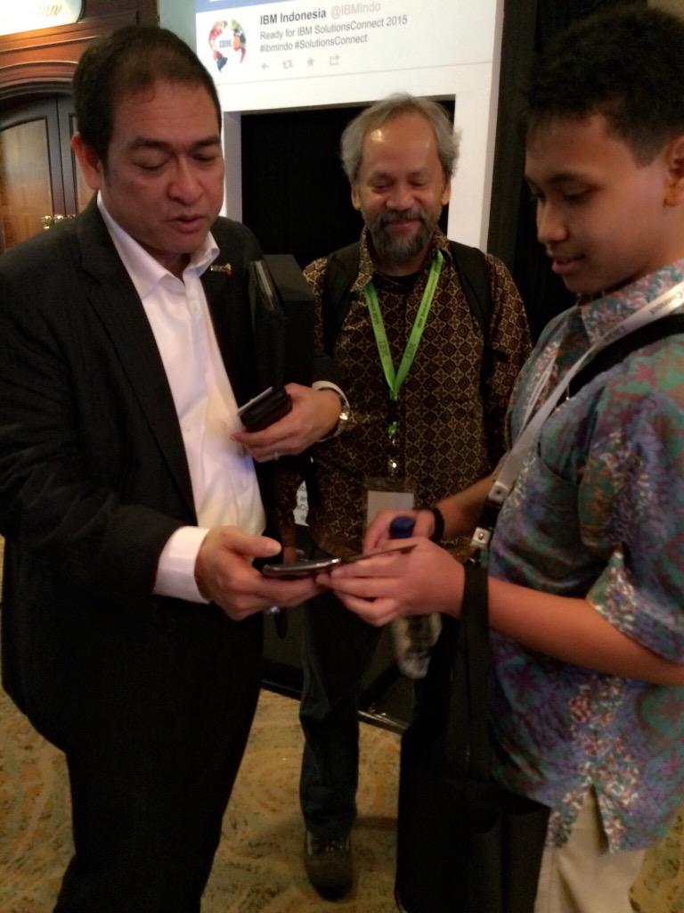 uwh1e_id's tweet photo. with Pak @Yhamka dan Pak @rahard #SolutionsConnect @IBMIndo http://t.co/VF8S1ojDNc