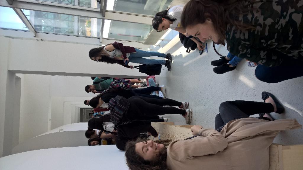 franciscanasOU's tweet photo. #Selectividad2015 Antes de entrar... http://t.co/ueju3Alspl