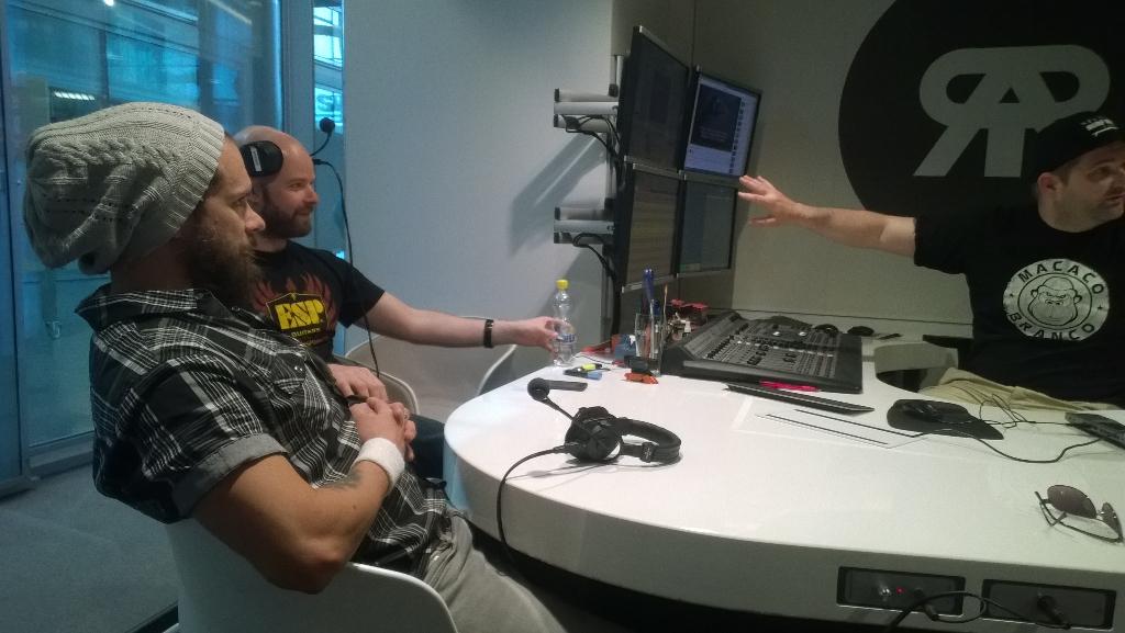 wotzc's tweet photo. Viimeinen varoitus: @RadioRockSuomi kohta, strategisesti vähän myöhässä! Virittäydyppäs taajuuksille/ bittivirroille! http://t.co/css1QWPWSe
