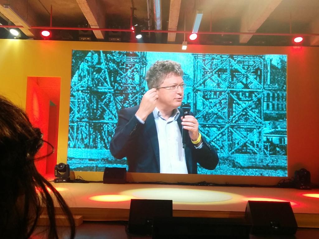 bazzdup's tweet image. Toutes les idées sont bonnes ! @Parrot #big #innovation