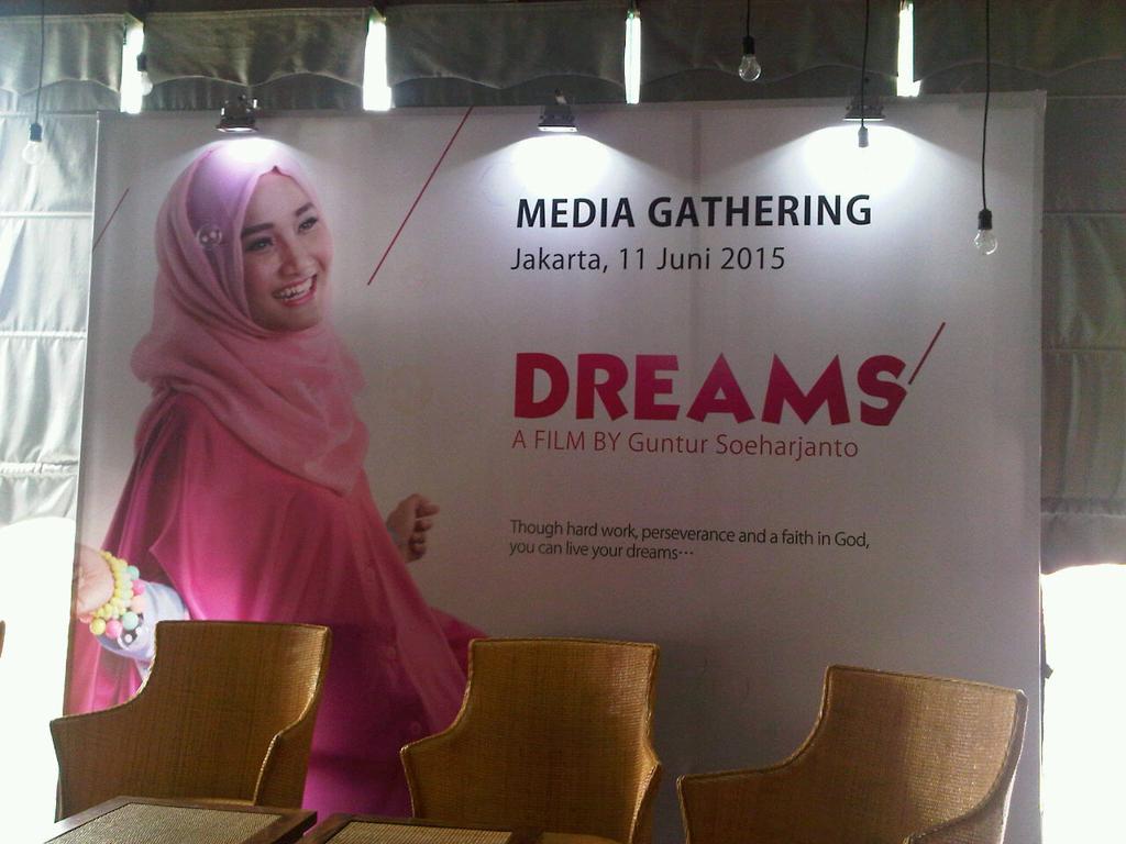 Inilah penampakan Judul film <a href="/fatinSL/">Fatin Shidqia Lubis</a> "DREAMS"  cc <a href="/SonyMusicID/">Sony Music Indonesia</a>