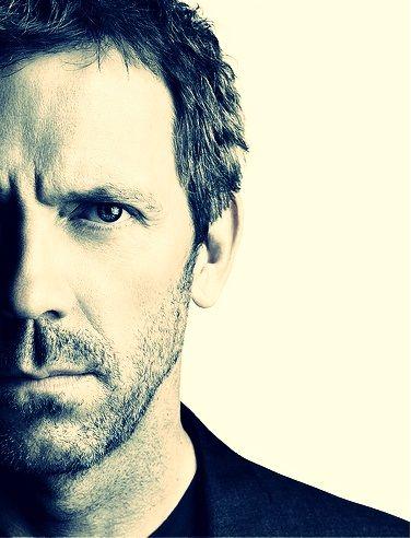 56 años cumple hoy el carismático Hugh Laurie. Actualemnte lo podemos ver en Happy birthday 