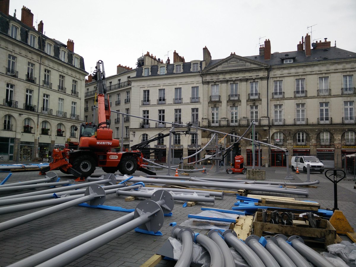 EmmanuelVautier's tweet photo. RT @levoyageanantes: L'oeuvre "Stellar" commence à voir le jour place du Bouffay #Nantes #lvan http://t.co/byoPL0B9mu