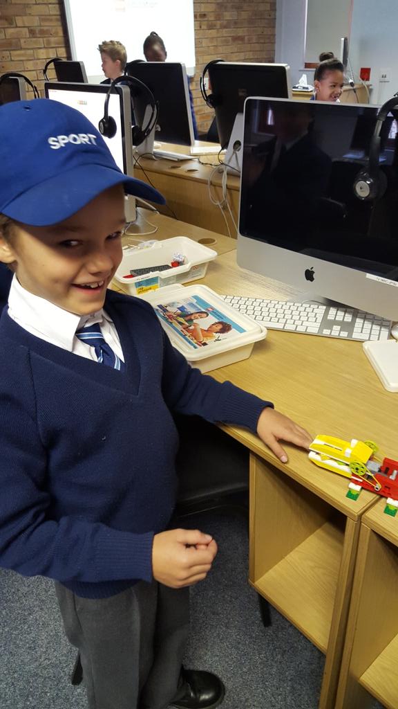 SofiaSfreeman's tweet photo. @ParklandsTweet 
Robotics fun in Grade 1 (building  a munching crocodile) http://t.co/5Vw0Ds7xA5